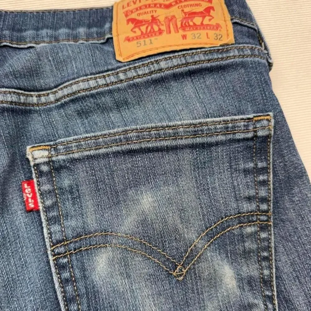 Levi-s Men's Blue and Navy Jeans